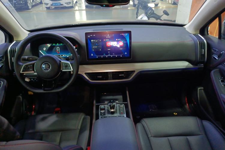 Used BYD Tang New Energy 2018 DM 2.0T All-Wheel Drive Smart Connectivity Luxury Model 7 Seats China V Emission Standard Center Console