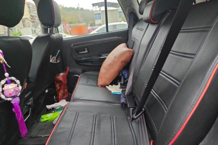 Used Haval H5 Classic 2015 2.0T Diesel Manual Two-Wheel Drive Entry-Level Version
