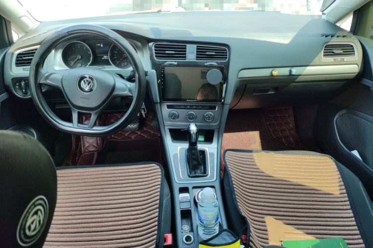 Used Volkswagen Golf 2016 1.6L Automatic Fashion Model
