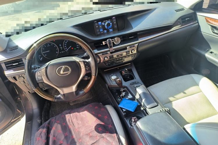 Used Lexus ES 2013 250 Elegant Edition Center Console