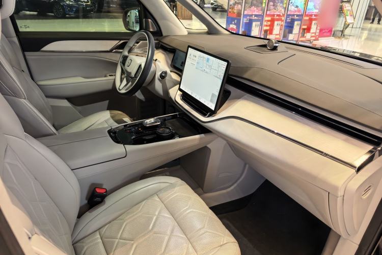 Used Volvo EM90 2025 Ultra Six-Seater