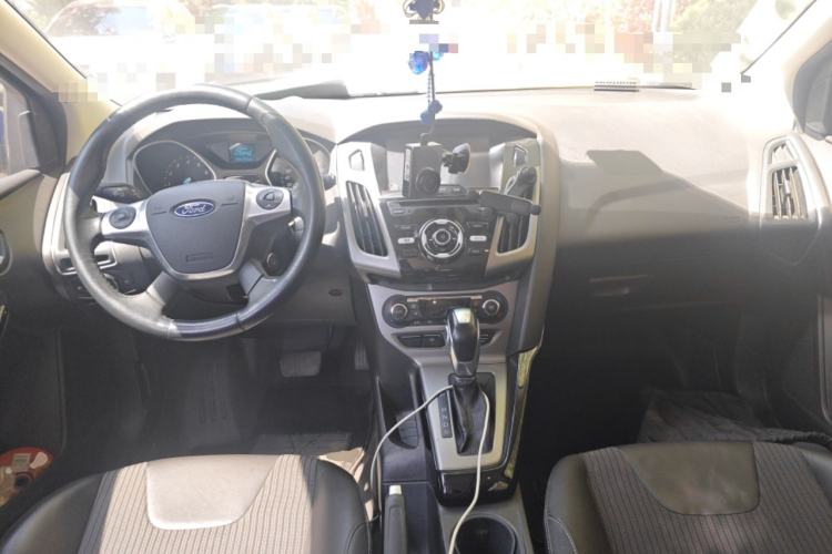 Used Ford Focus 2012 Hatchback 1.6L Automatic Fashion Edition Center Console