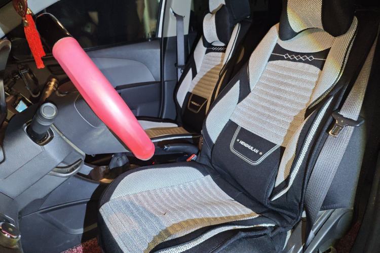 Used Chevrolet Aveo Sonic 2014 Sedan 1.4 SL MT Comfort Edition Left Front Seat