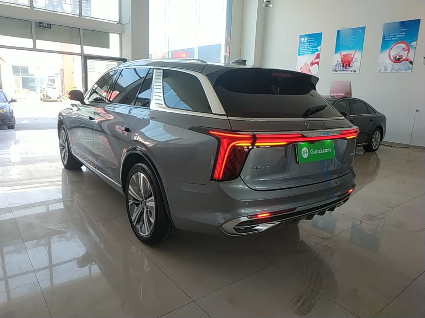 Hongqi E-HS9 2022 660 km Range Flagway Edition Six Seats — снимка 4
