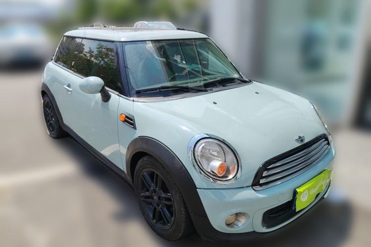 Used MINI 2013 1.6L ONE Limited Edition First Version Front Right 45 Deg