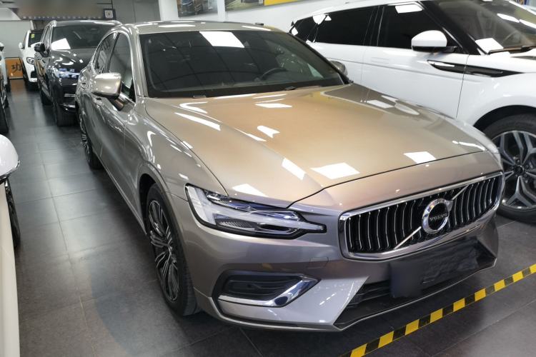 Used Volvo S60 2022 B4 Zhiyuan Luxury Edition
