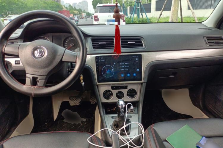 Used Volkswagen Lavida 2013 Revised Classic 1.6L Automatic Fashion Edition Center Console