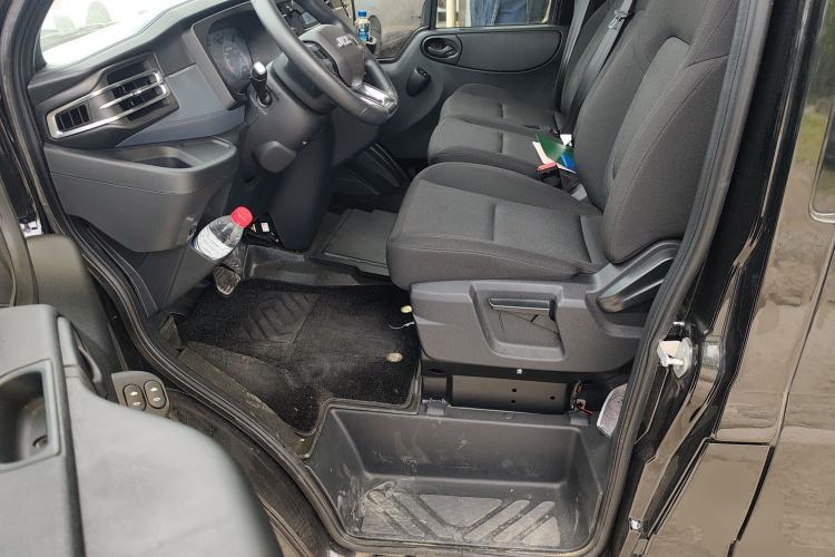 Used JMC Fushun 2023 2.0T Automatic Mid-Range High-Roof Commercial Multi-Purpose 7-Seater Passenger Vehicle