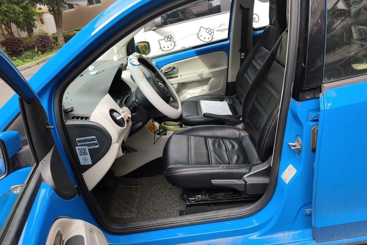 Used Volkswagen up! 2015 1.0L move up! Left Front Seat