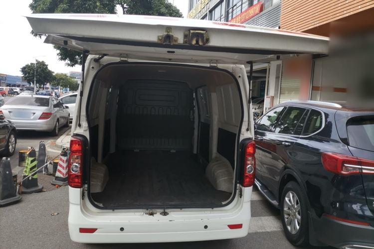 Used Chana Ruixing EM60 2022 All-Electric Van 4498 mm Long Flat Roof with Rear-Hinged Doors 2 Seats 70 kW 41.86 kWh