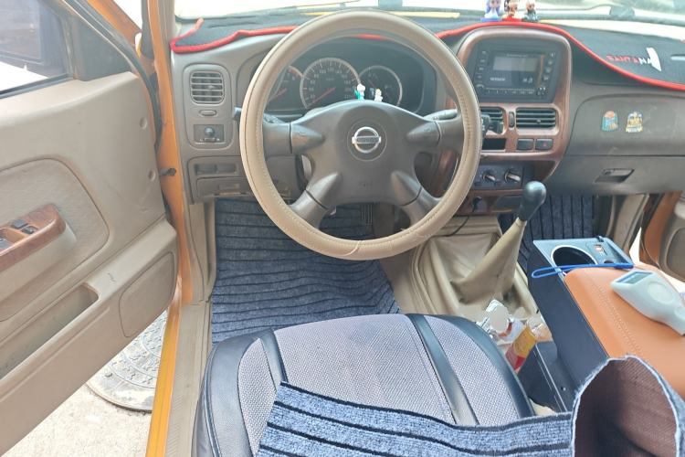 Used Nissan ZN Van 2013 2.4L Two-Wheel Drive Standard Model with 5 Seats
