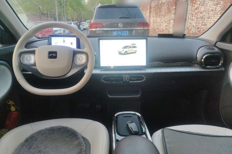 Used JAC Yiwei 3 2024 Beloved Edition 330km Air+ Center Console