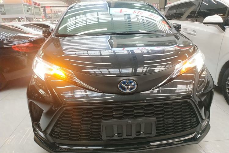 Used Toyota Granvia 2023 2.5L Hybrid Comfort Edition
