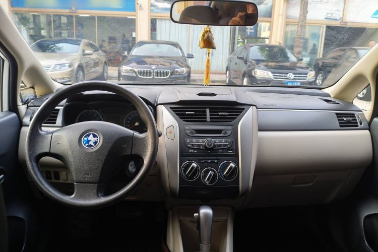 Used Venucia R50 2015 1.6L Automatic Fashion Edition