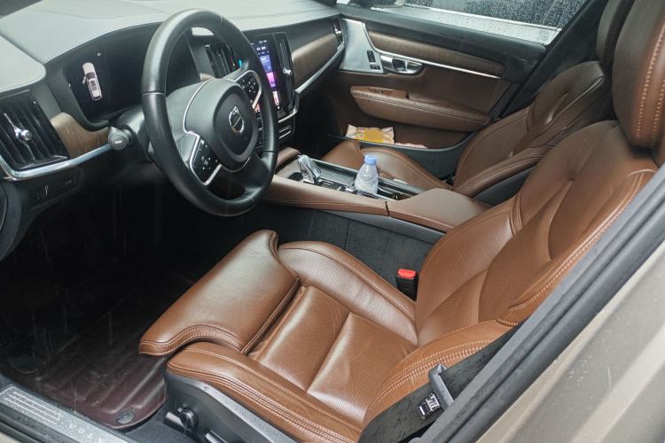 Used Volvo V90 2022 Cross Country B5 AWD Prestige Edition
