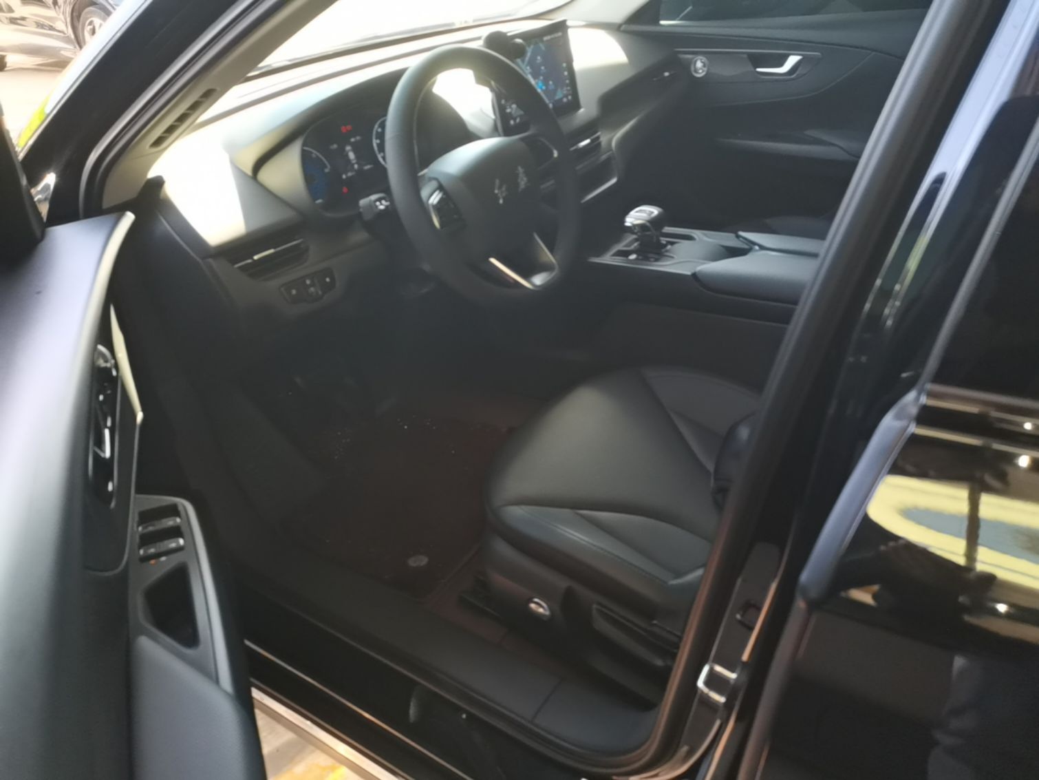 Hongqi E-QM5 2022 431 km Charge & Enjoy Edition — снимка 17