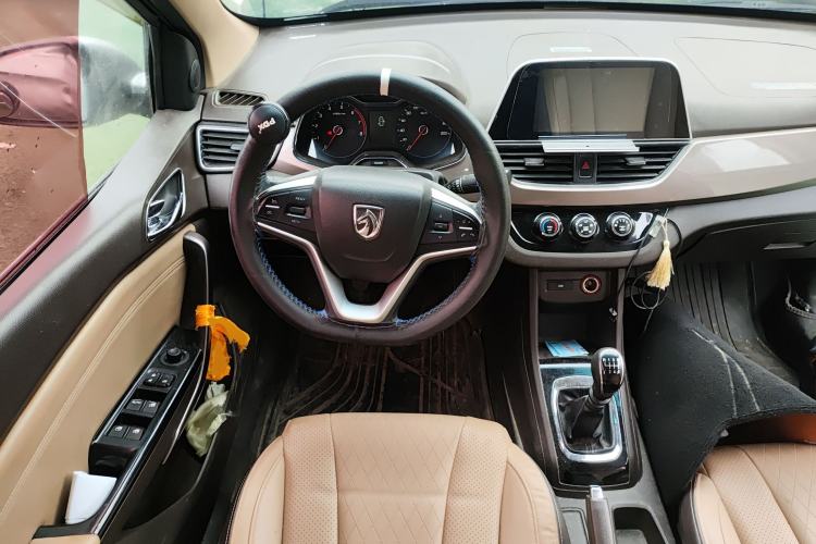 Used Baojun 310W 2017 1.5L Manual Fashion Model China V