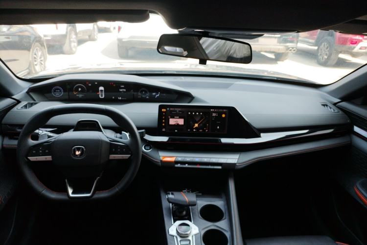 Used CHANGAN UNI-V 2023 1.5T Prestige Model Center Console