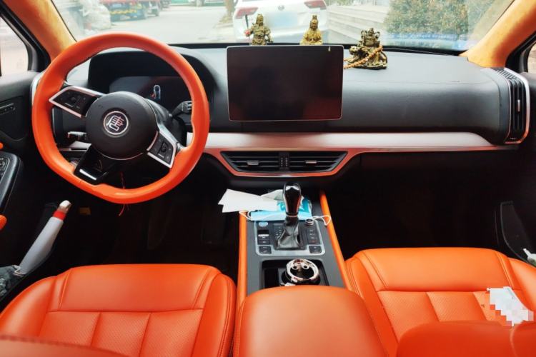 Used BYD Tang 2019 2.0T Automatic SmartConnect Luxury 7-Seater China VI Standard Center Console