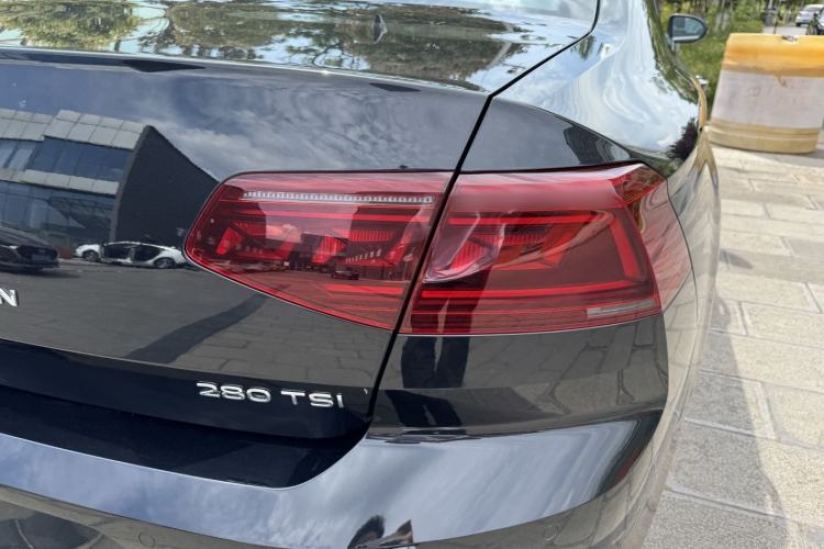 Used Volkswagen Magotan 2023 2 Million Units Limited-Edition 280TSI DSG Comfort Version Exterior 12