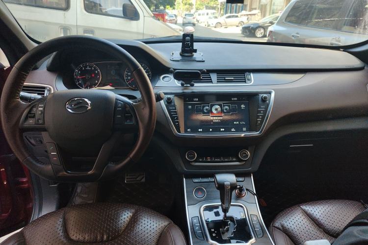 Used Land X7 2015 2.0T Panoramic Prestige Edition Center Console