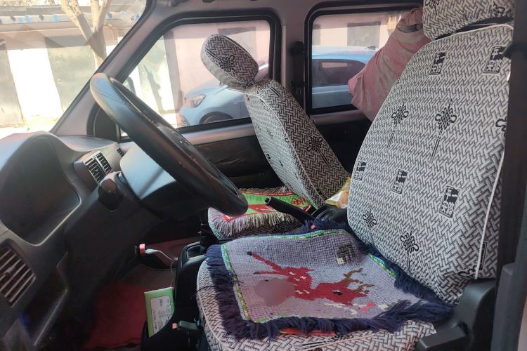 Used Wuling Rongguang Small Truck 2019 1.5L Base Version Double-Cab Euro VI L3C Left Front Seat