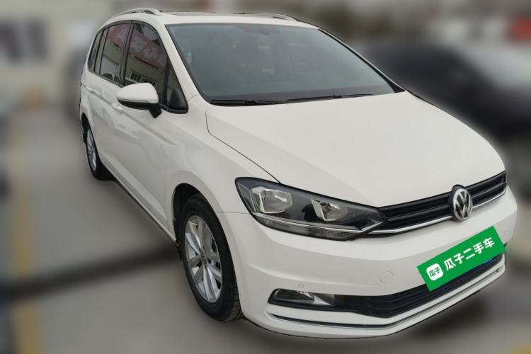 Used Volkswagen Touran 2016 Volkswagen Touran L 280TSI DSG Comfort Edition Front Right 45 Deg