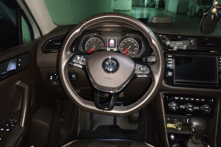 Used Volkswagen Tiguan L 2017 330TSI Automatic Two-Wheel Drive Luxury Edition
