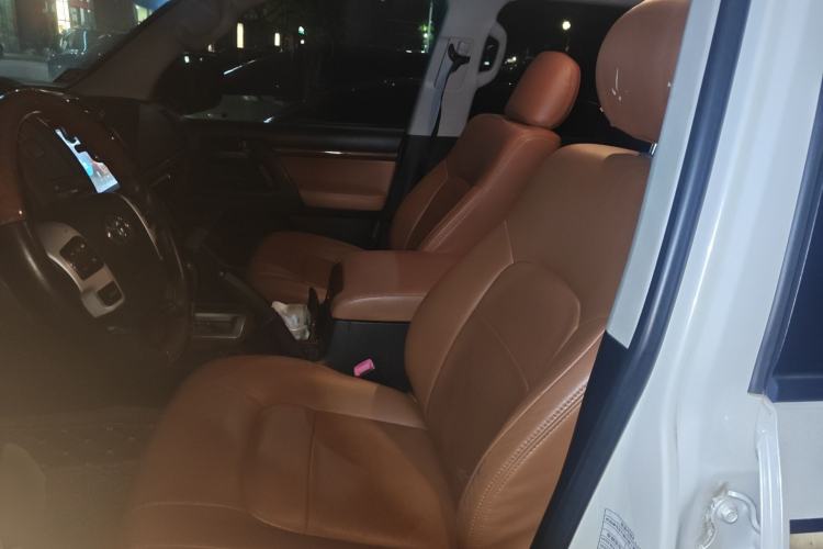 Used Toyota Land Cruiser 2015 4.0L V6 Middle East Low-Trim Version