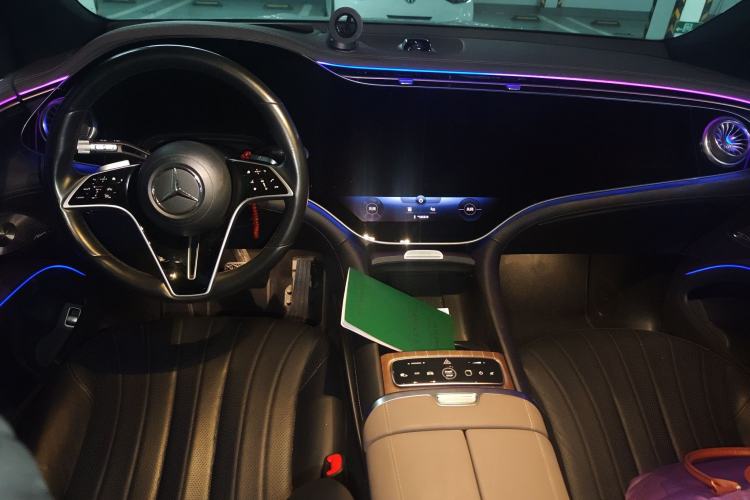 Used Mercedes-Benz EQS SUV 2023 450 4MATIC Pioneer Edition Center Console