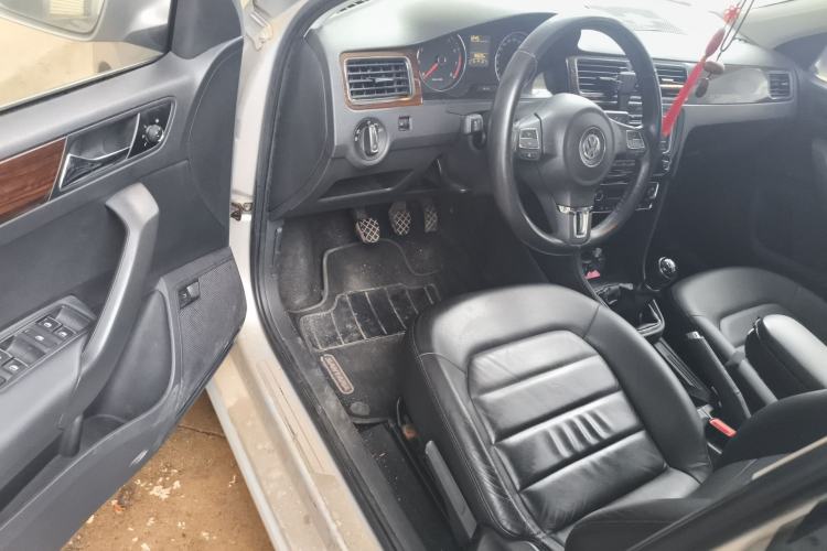 Used Volkswagen Santana 2013 1.6L Manual Luxury Edition Driver Seat