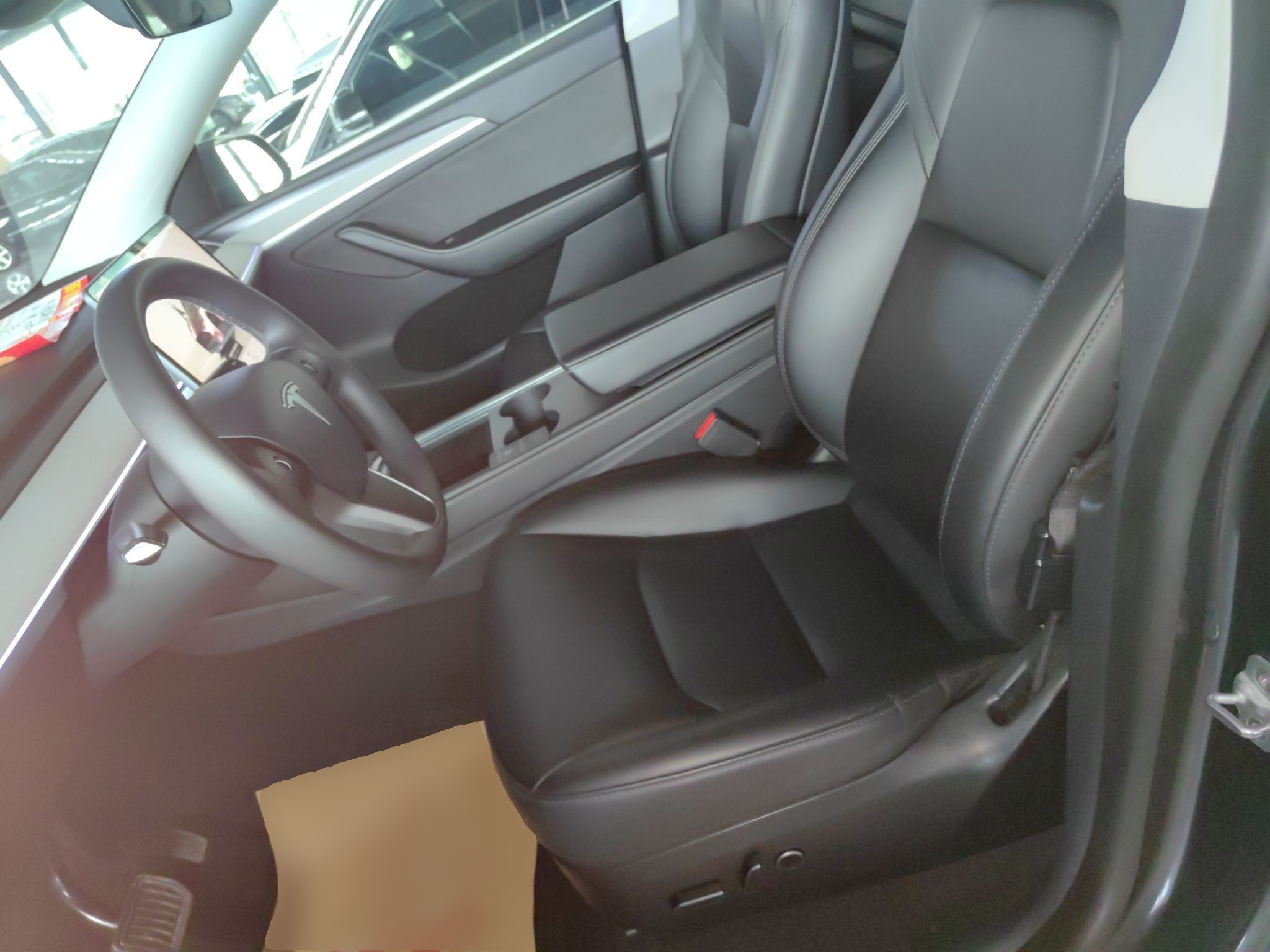 Переднее сиденье в автомобиле