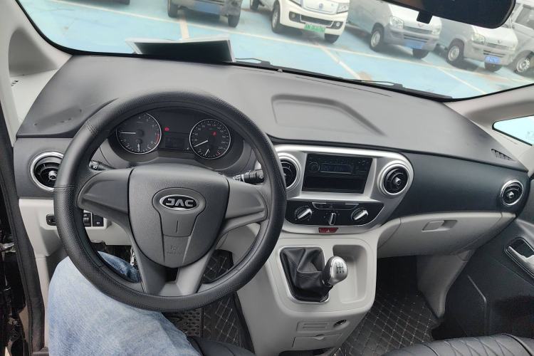 Used JAC Refine M3 2025 PLUS 1.8L Manual Classic Edition 7 Seats

