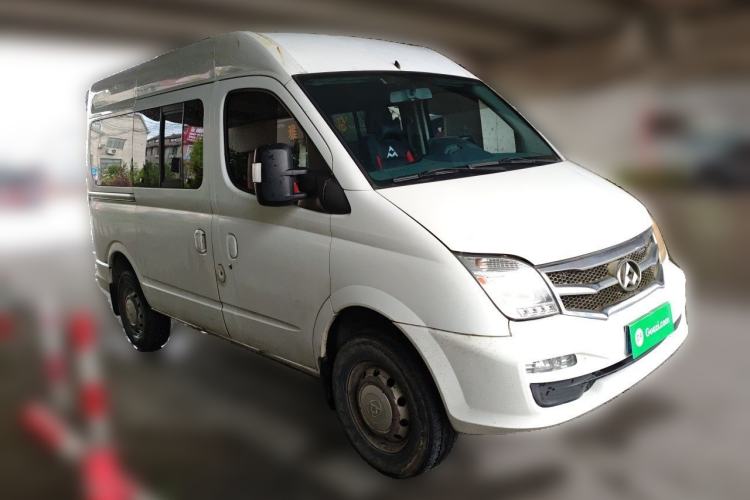 Used SAIC MAXUS Xintu V80 2017 2.5T 5-Speed Manual Aoyuntong National V Short Wheelbase Mid-Roof 5/6/10-Seater
