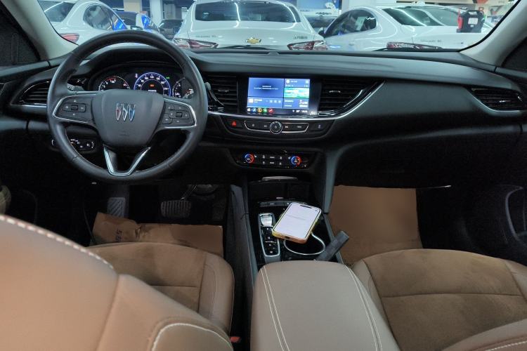 Used Buick Regal 2024 28T Luxury Edition Center Console