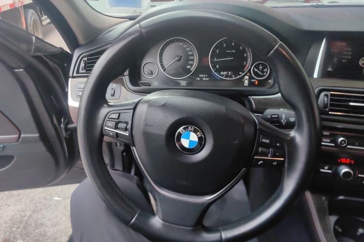 Used BMW 5 Series 2014 525Li Luxury Design Package
