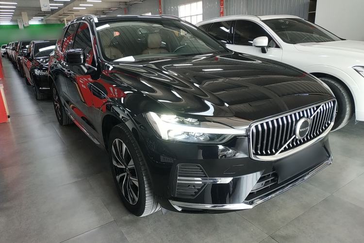 Used Volvo XC60 2024 B5 4x4 Smart Luxury Edition Front Right 45 Deg