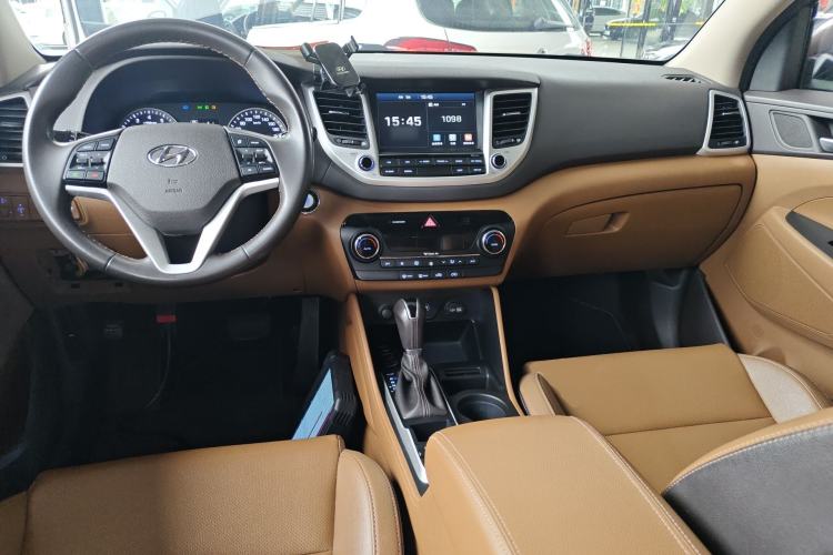 Used Hyundai Tucson 2015 1.6T Dual-Clutch Two-Wheel-Drive Leading Model
