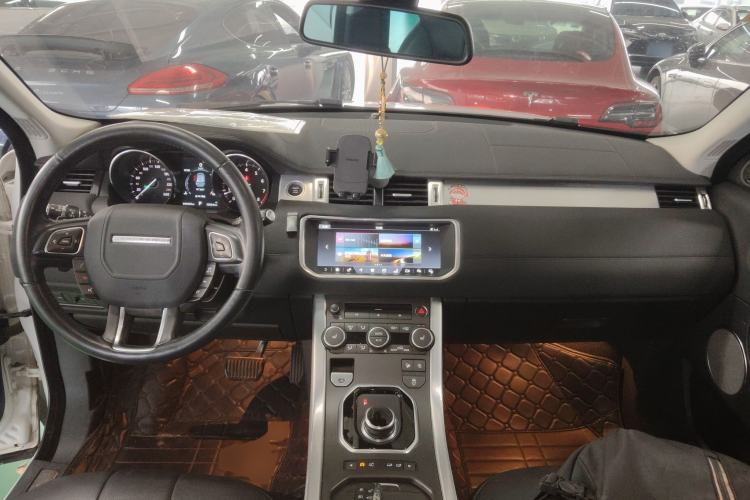 Used Land Rover Range Evoque 2018 240 PS SE Smart Brilliance Edition Center Console