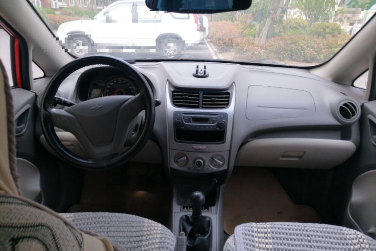 Used Chevrolet Sail 2010 Hatchback 1.2L Manual Ideal Edition Center Console