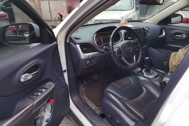 Used Jeep Cherokee 2017 2.4L Leading Edition
