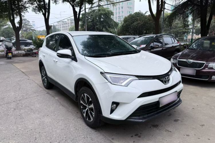 Used Toyota RAV4 2019 2.0L CVT Two-Wheel Drive Urban Edition China VI Standard

