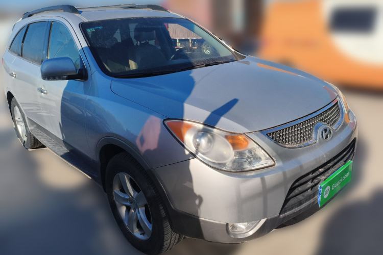 Used Hyundai Veracruz 2009 3.8L Comfort Edition Front Right 45 Deg