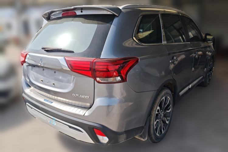 Used Mitsubishi Outlander 2020 2.0L Two-Wheel Drive Comfort Edition 7-Seater Rear Right 45 Deg