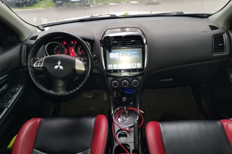 Used Mitsubishi ASX 2013 2.0L CVT Two-Wheel Drive Elite Edition Center Console