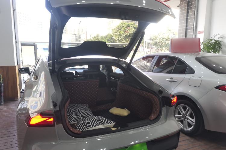 Used Changan UNI-V 2022 1.5T Prestige Version
