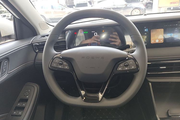 Used Roewe i5 2023 1.5L Manual Comfort Edition
