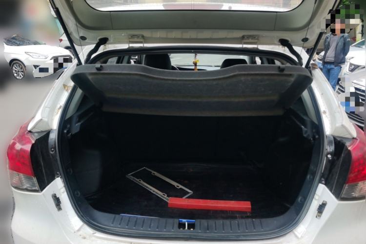 Used Soueast V6 Lingshi 2014 1.5L Manual Luxury Edition for Women Trunk