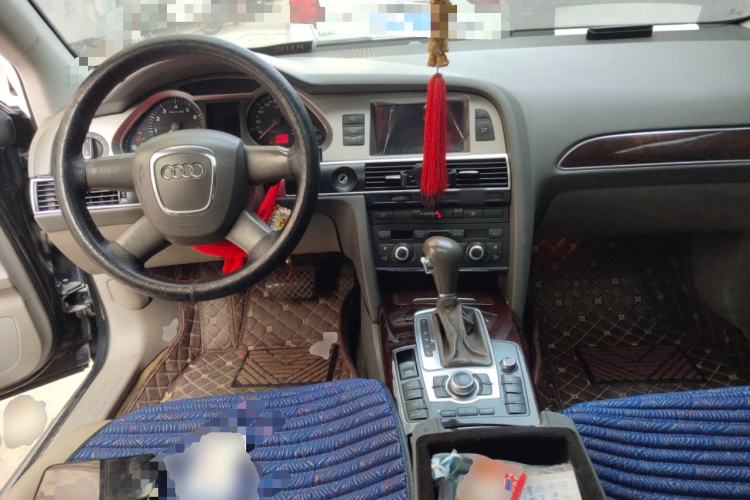 Used Audi A6L 2005 2.0T automatic standard version Center Console