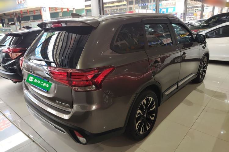 Used Mitsubishi Outlander 2019 2.0L Two-Wheel Drive Comfort Edition 7 Seats China V Emission Standard Rear Right 45 Deg